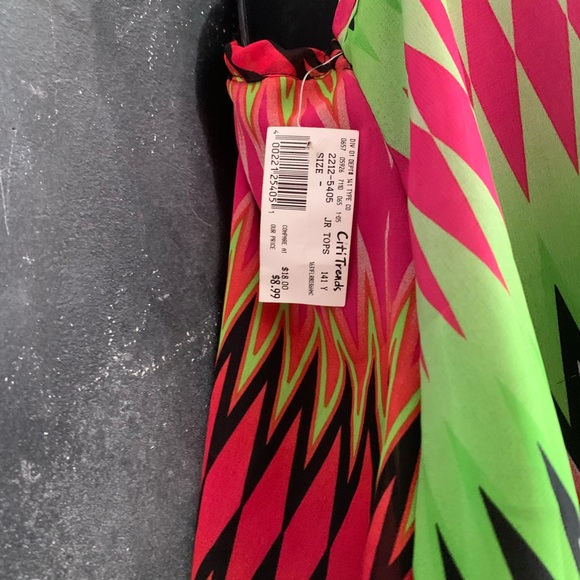 Never Worn‼️Vibrant Zig Zag Top - Picture 3 of 4